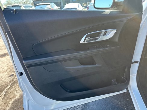Used 2017 Chevrolet Equinox LT image 16