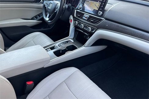 Used 2020 Honda Accord Touring image 17