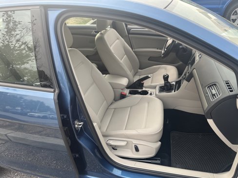 Used 2017 Volkswagen Golf Wolfsburg Edition image 26