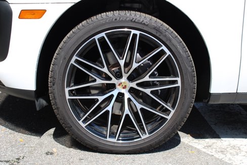 Used 2024 Porsche Macan image 12