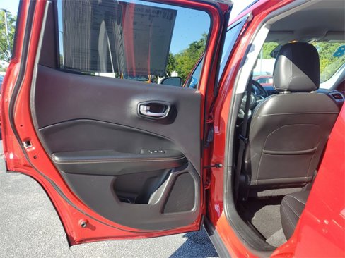 Used 2018 Jeep Compass Latitude image 10