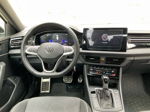 Used 2025 Volkswagen Jetta Sport image 14