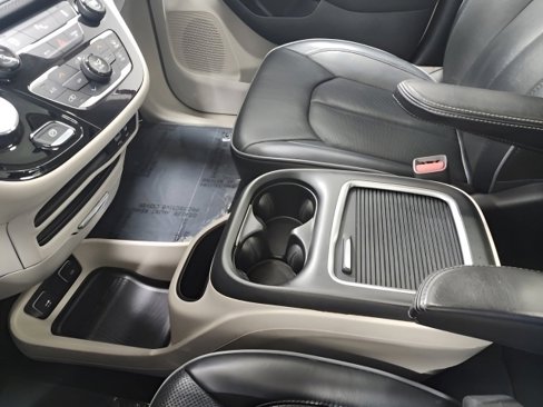 Used 2018 Chrysler Pacifica Limited image 35
