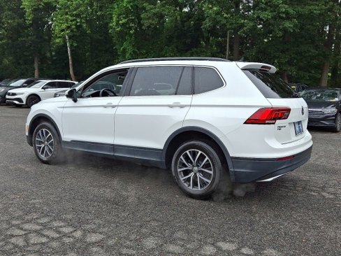 Certified 2019 Volkswagen Tiguan SE w/ Panoramic Sunroof Package image 7