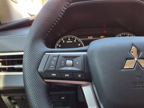New 2025 Mitsubishi Outlander SE image 18