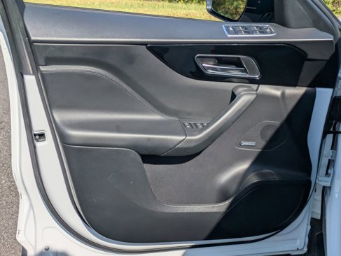 Used 2020 Jaguar F-PACE Premium image 20