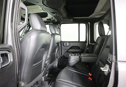 Used 2019 Jeep Wrangler Unlimited Sahara image 21