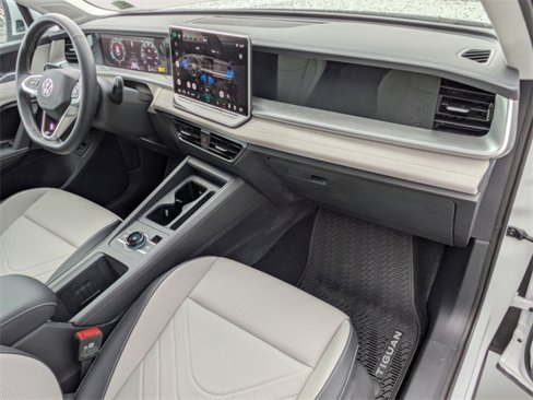 New 2025 Volkswagen Tiguan SE image 30