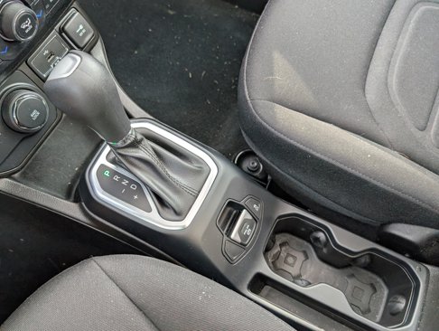 Used 2021 Jeep Renegade Latitude w/ Sun & Sound Group image 11
