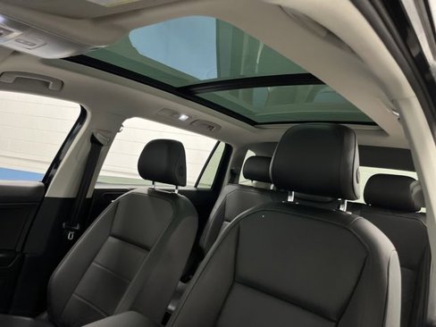 Used 2020 Volkswagen Tiguan SE w/ Panoramic Sunroof Package image 7