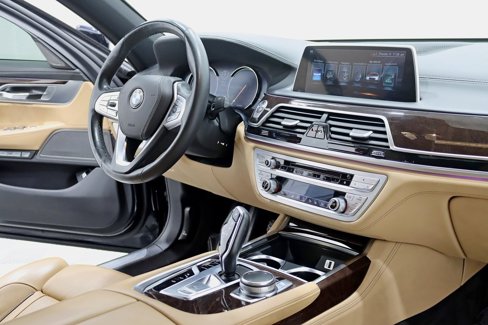 Used 2016 BMW 750i xDrive image 34