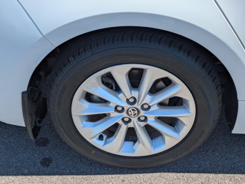 Used 2021 Toyota Corolla LE w/ LE Convenience Package image 9