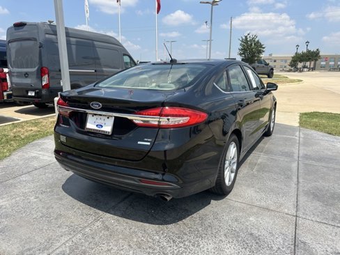 Used 2017 Ford Fusion SE w/ Fusion SE Technology Package image 6