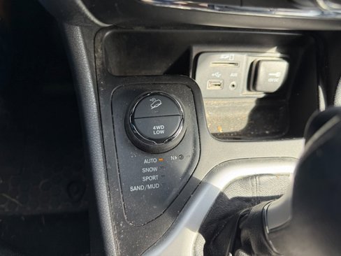 Used 2014 Jeep Cherokee Latitude w/ Comfort/Convenience Group image 12