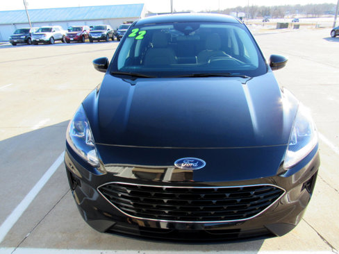 Used 2022 Ford Escape SE w/ SE Sport Appearance Package image 2