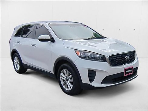 Used 2019 Kia Sorento LX image 3