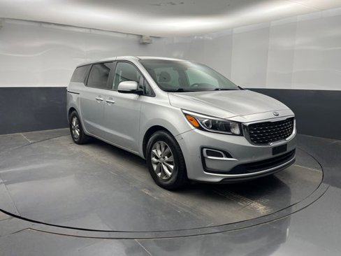 Used 2020 Kia Sedona LX image 2