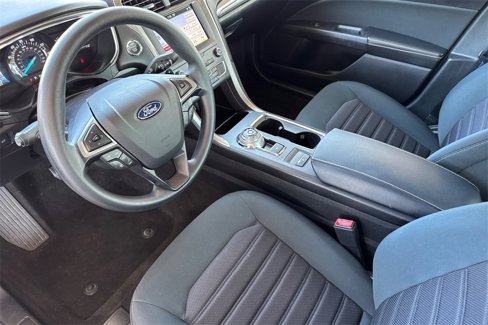 Used 2019 Ford Fusion SE image 4