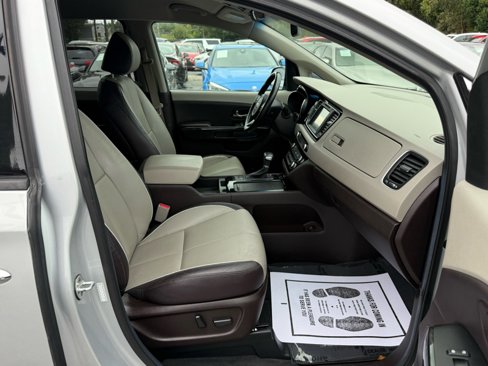 Used 2017 Kia Sedona SX Limited image 33