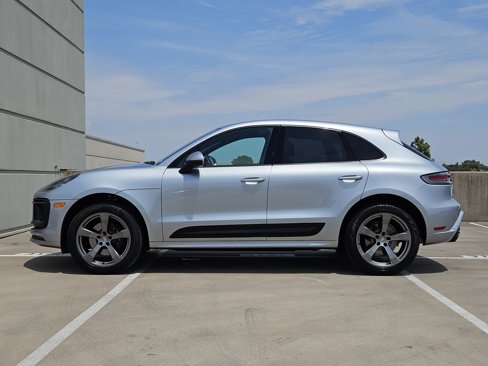 Certified 2025 Porsche Macan Turbo image 2