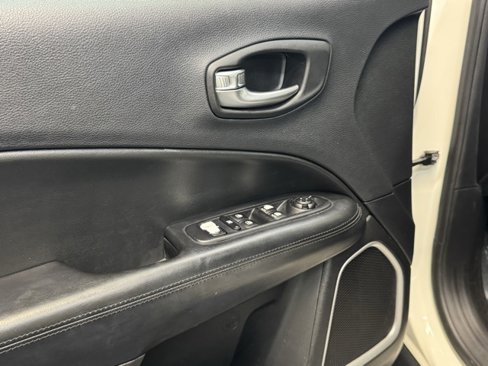 Used 2019 Jeep Compass Altitude image 12