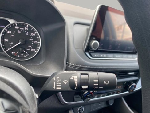 Used 2023 Nissan Rogue SV image 17