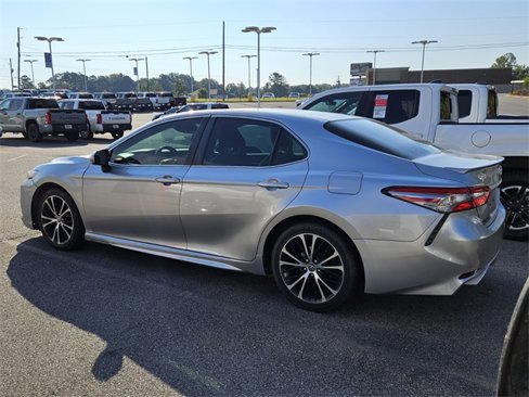Used 2018 Toyota Camry SE image 5