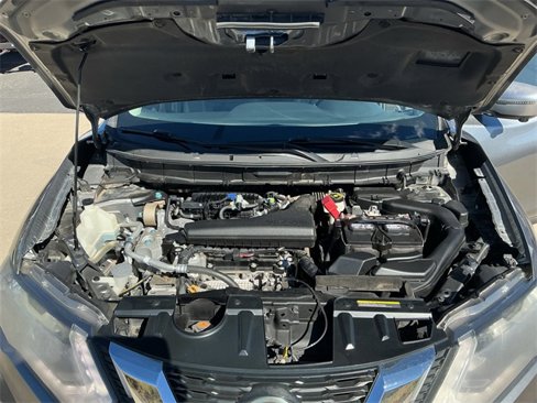 Used 2018 Nissan Rogue SV w/ Premium Package image 18