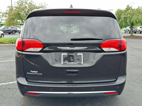 Used 2017 Chrysler Pacifica Touring-L Plus image 5