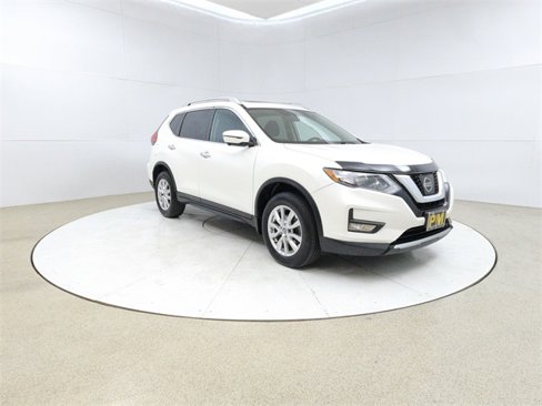 Used 2017 Nissan Rogue SV image 1