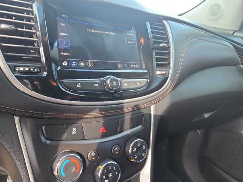 Used 2022 Chevrolet Trax LT w/ LT Convenience Package image 21