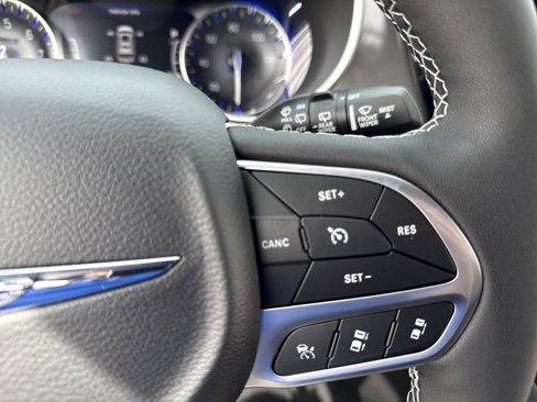 New 2025 Chrysler Pacifica Select image 12