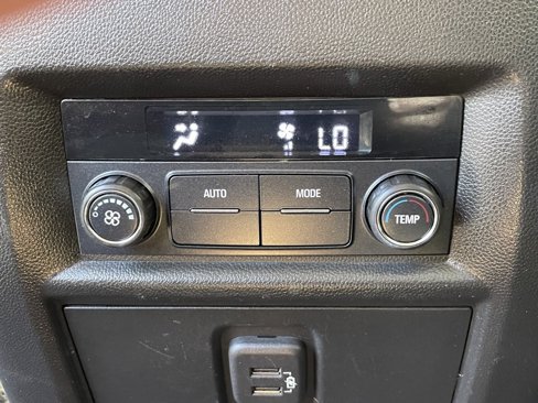 Used 2019 Chevrolet Traverse LT image 22
