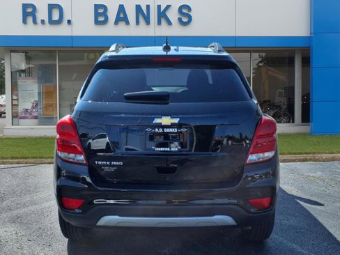 Used 2022 Chevrolet Trax LT w/ LT Convenience Package image 4