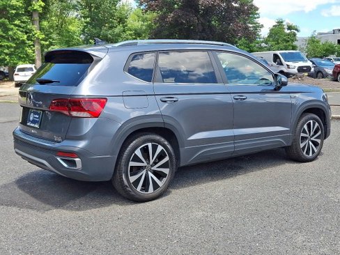 Certified 2022 Volkswagen Taos SE w/ Panoramic Sunroof Package image 11