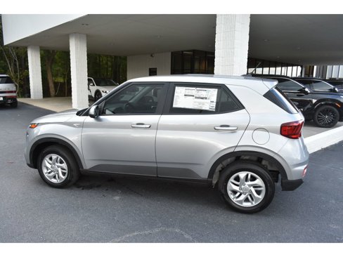 New 2025 Hyundai Venue SE image 2