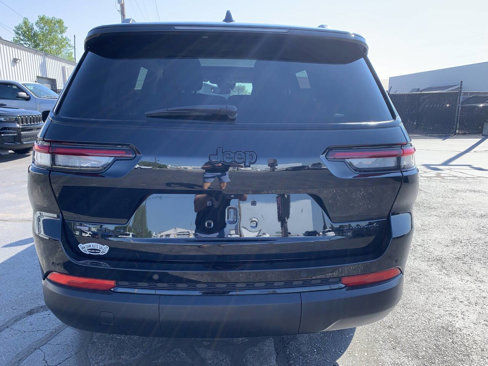 Used 2023 Jeep Grand Cherokee L Limited w/ Black Appearance Package image 8