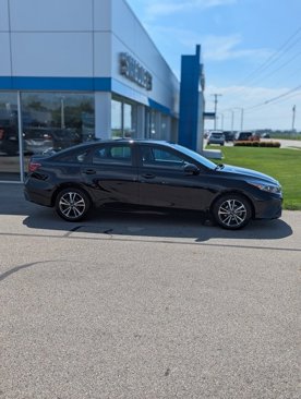 Used 2023 Kia Forte LXS image 3