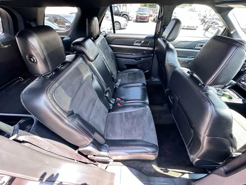 Used 2018 Ford Explorer XLT w/ Equipment Group 202A image 13