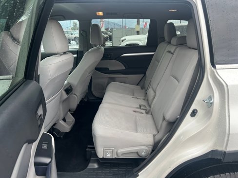 Used 2016 Toyota Highlander LE image 23