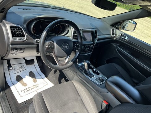 Used 2020 Jeep Grand Cherokee Laredo image 24