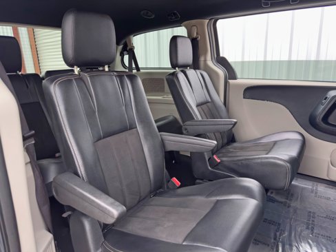 Used 2019 Dodge Grand Caravan SXT image 31