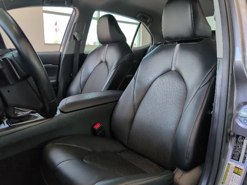 Used 2023 Toyota Camry XSE image 11