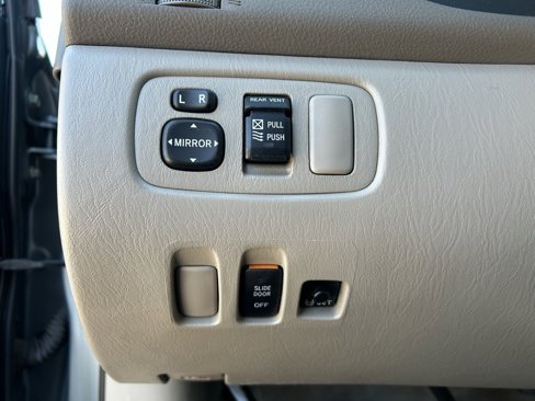 Used 2010 Toyota Sienna LE image 14