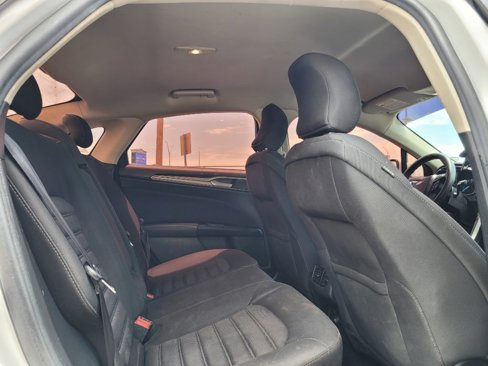 Used 2017 Ford Fusion SE w/ Fusion SE Technology Package image 10