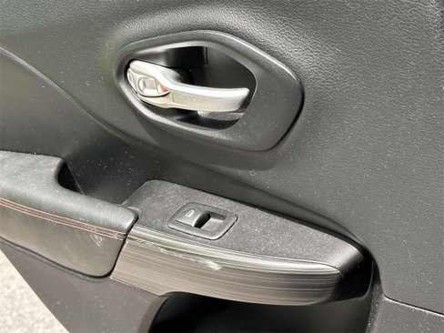 Used 2014 Jeep Cherokee Trailhawk w/ Comfort/Convenience Group image 19