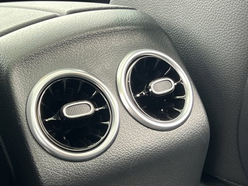 Used 2022 Mercedes-Benz EQB 300 4MATIC image 19