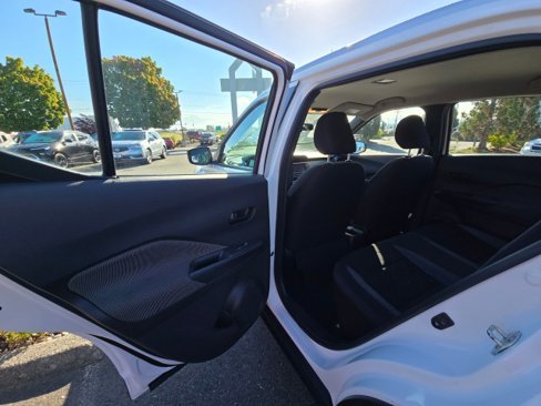 Used 2018 Nissan Kicks S image 17