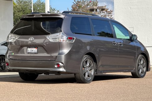 Used 2019 Toyota Sienna SE image 8