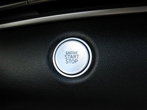 Used 2022 Hyundai Elantra SEL w/ Convenience + Premium Package image 16